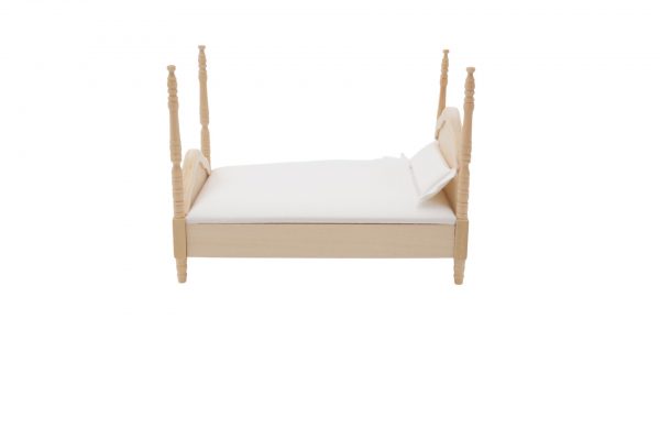 Harper Scalloped Post Bed - Image 3